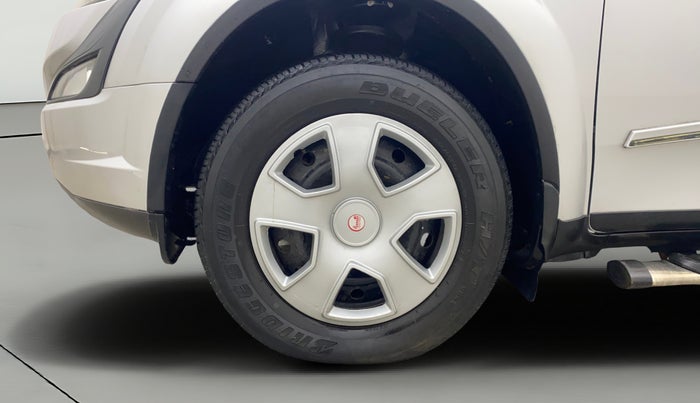 2015 Mahindra XUV500 W6, Diesel, Manual, 54,569 km, Left Front Wheel