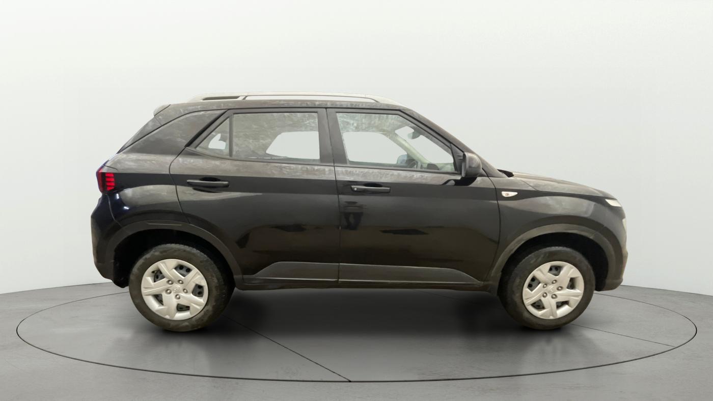 2022 Hyundai VENUE S 1.2, Petrol, Manual, 32,325 km, Right Side View