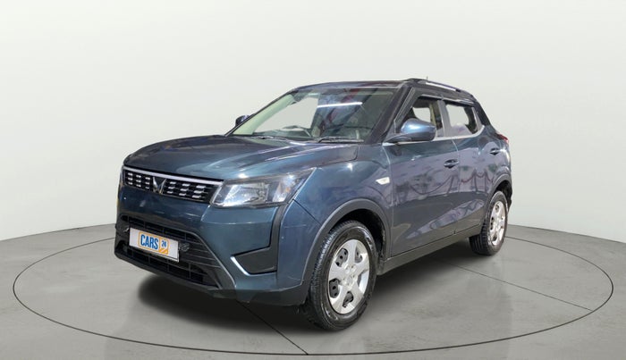 2022 Mahindra XUV300 W6 1.5 DIESEL AMT, Diesel, Automatic, 91,756 km, Left Front Diagonal