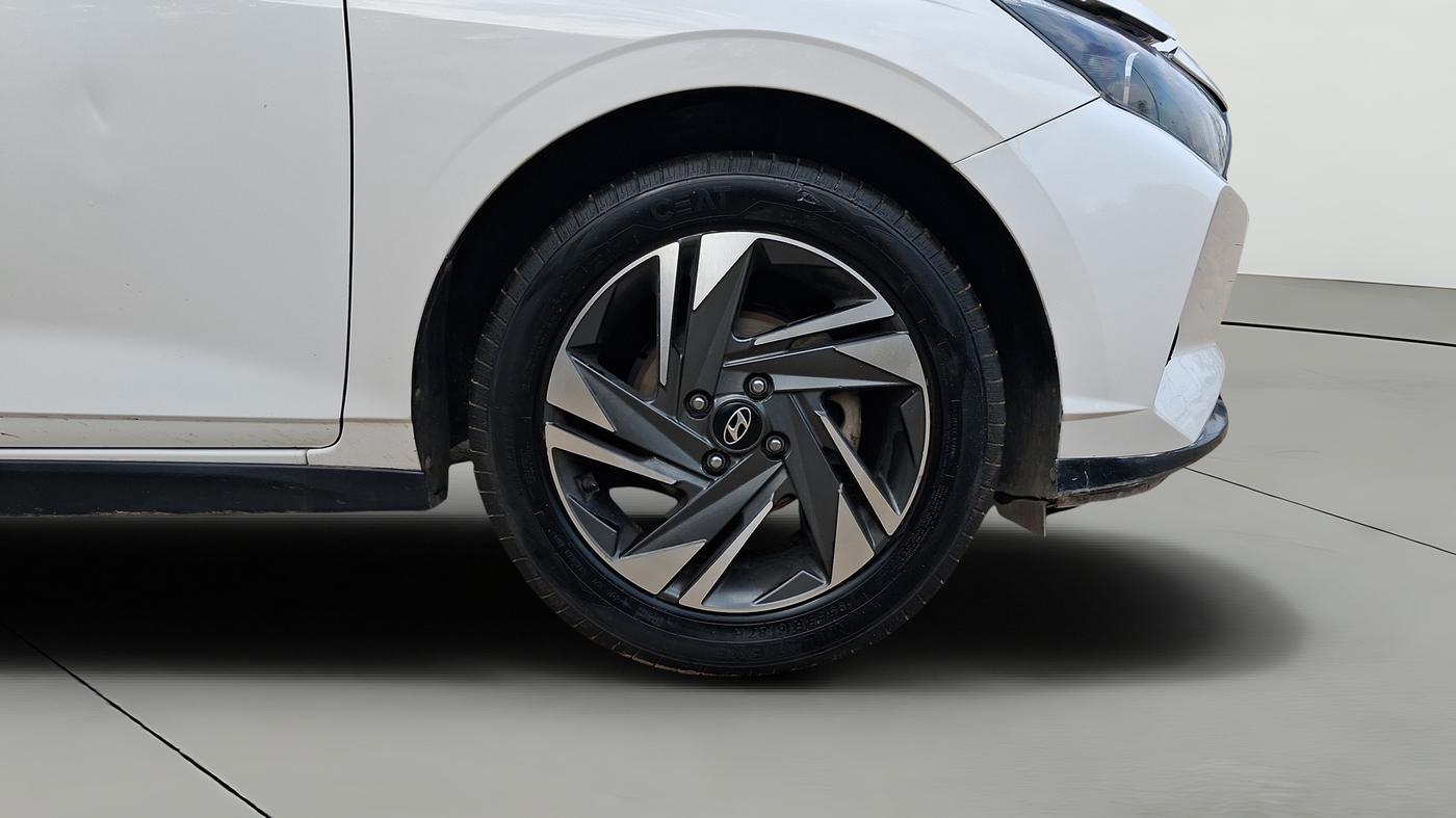 2021 Hyundai NEW I20 ASTA 1.2 MT, Petrol, Manual, 1,05,761 km, Right Front Wheel