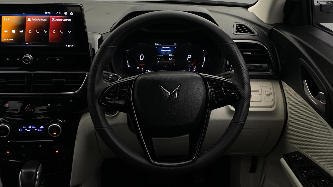 2024 Mahindra XUV 3XO AX5 1.2 L TCMPFI AT, Petrol, Automatic, 12,756 km, Steering Wheel Close Up