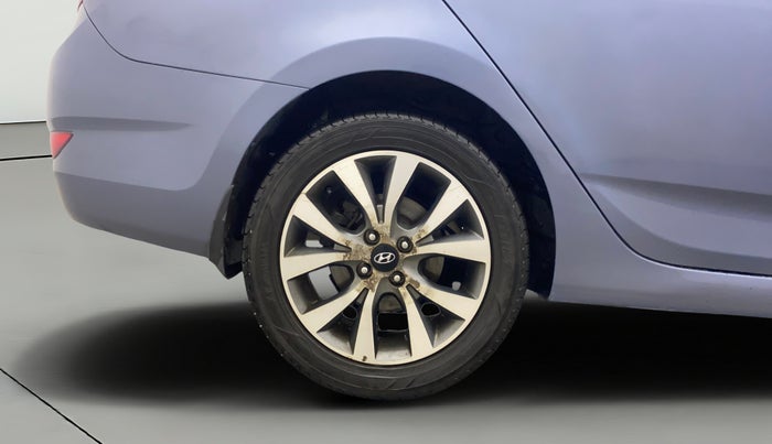 2014 Hyundai Verna FLUIDIC 1.6 CRDI SX, Diesel, Manual, 1,04,935 km, Right Rear Wheel