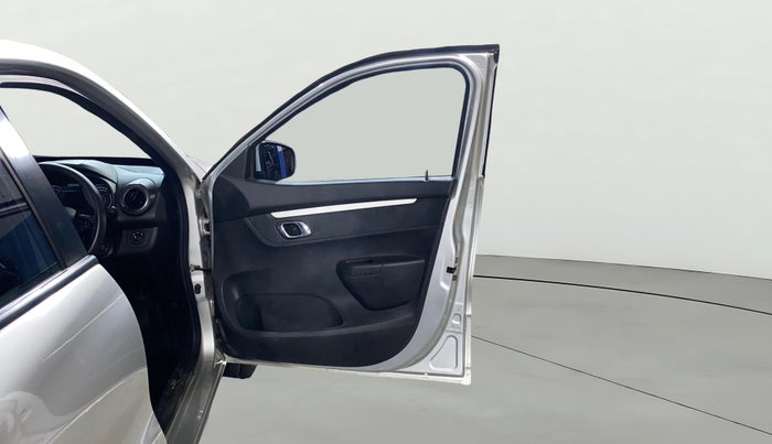 2023 Renault Kwid CLIMBER AMT 1.0, Petrol, Automatic, 11,924 km, RHS Front Door