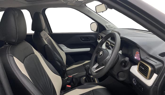 2024 Tata PUNCH ACCOMPLISHED DAZZLE SUNROOF CNG MT, CNG, Manual, 14,692 km, Right Side Front Door Cabin