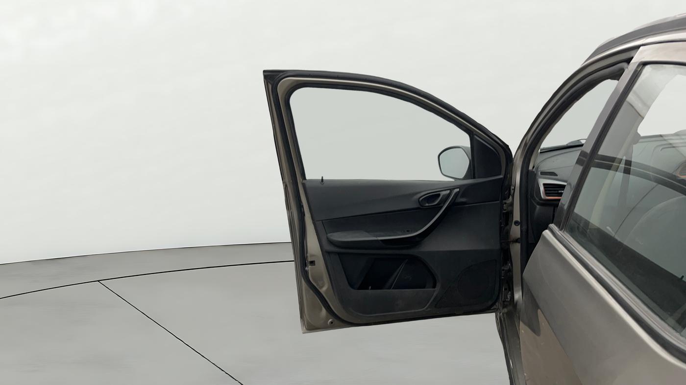 2018 Tata TIAGO NRG PETROL, Petrol, Manual, 98,734 km, LHS Front Door
