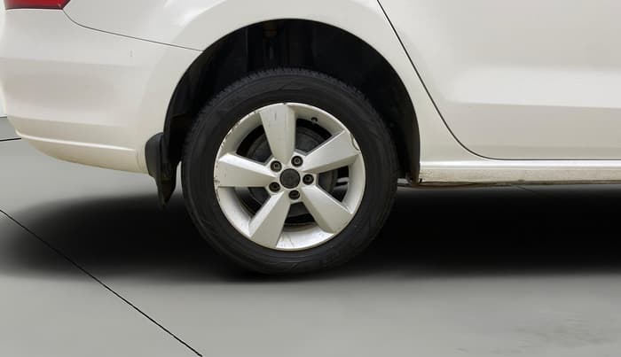2015 Skoda Rapid ELEGANCE 1.6 MPI MT, Petrol, Manual, 1,27,039 km, Right Rear Wheel