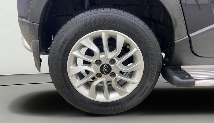 2016 Mahindra Kuv100 K8 6 STR, Petrol, Manual, 38,720 km, Right Rear Wheel