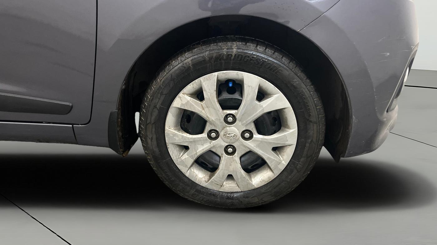 2015 Hyundai Grand i10 SPORTZ 1.2 KAPPA VTVT, Petrol, Manual, 1,13,358 km, Right Front Wheel