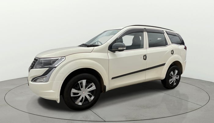 2020 Mahindra XUV500 W5, Diesel, Manual, 56,961 km, Left Front Diagonal
