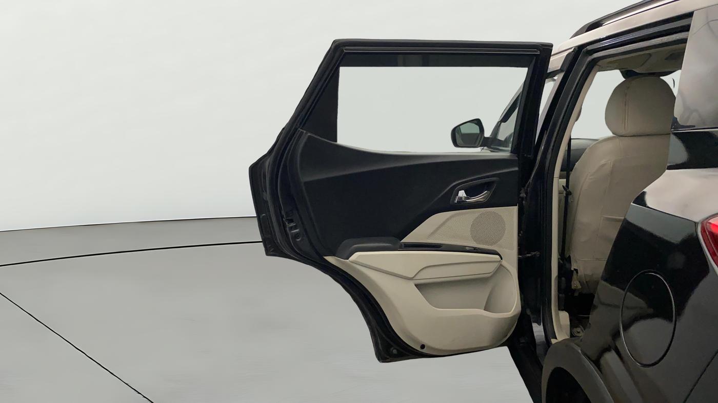 2022 Mahindra XUV300 W8 1.2 PETROL, Petrol, Manual, 41,698 km, LHS Rear Door
