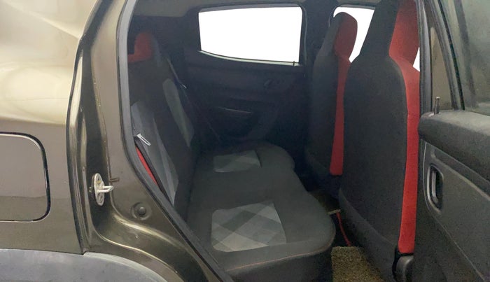 2021 Renault Kwid RXT 1.0 (O), Petrol, Manual, 59,337 km, Right Side Rear Door Cabin