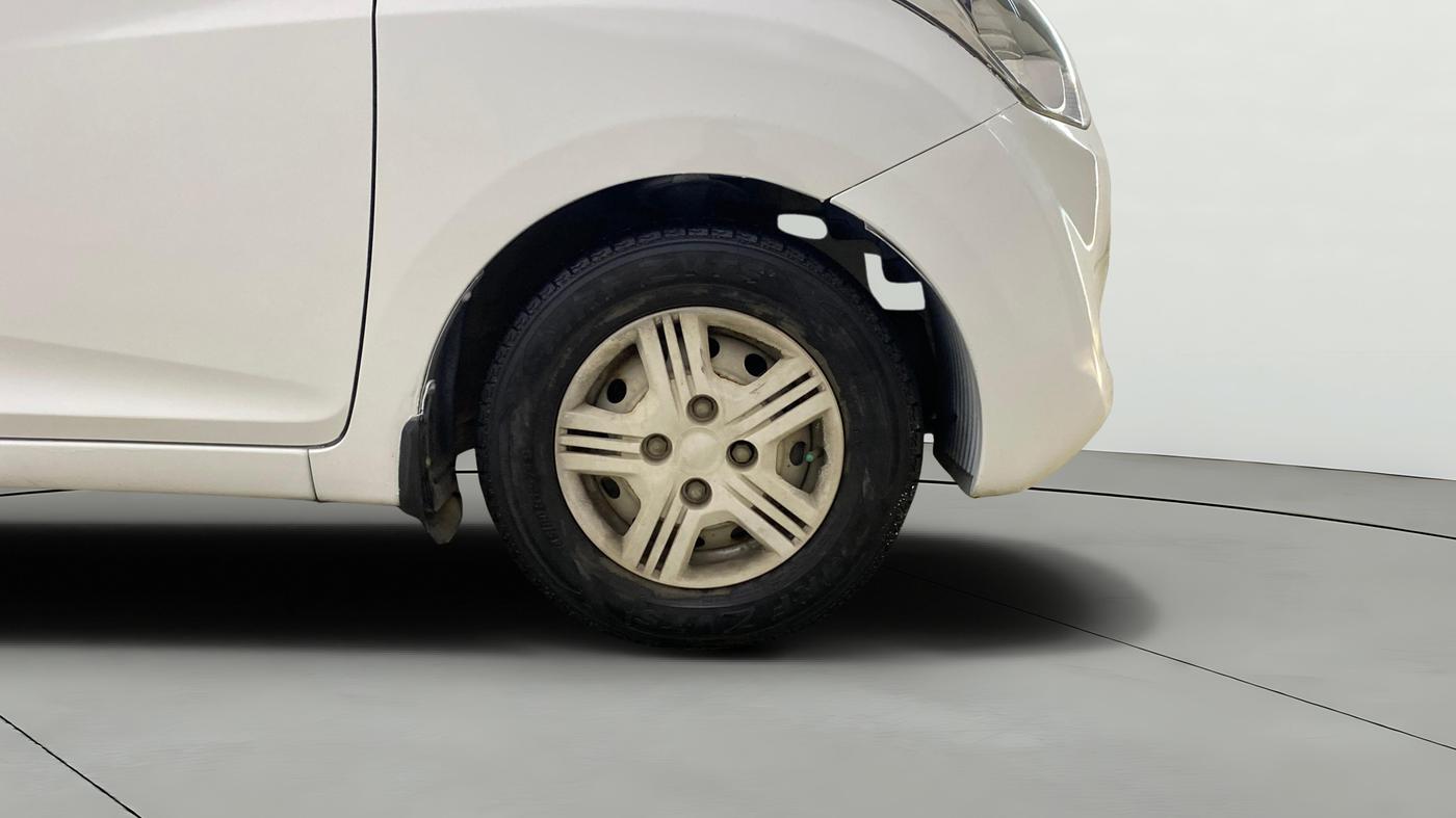 2016 Hyundai Eon ERA +, Petrol, Manual, 29,274 km, Right Front Wheel