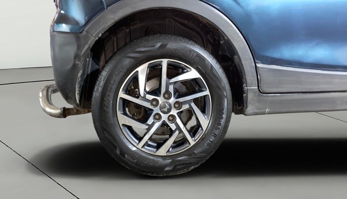 2022 Mahindra XUV300 W8 (O) 1.5 DIESEL, Diesel, Manual, 1,10,037 km, Right Rear Wheel