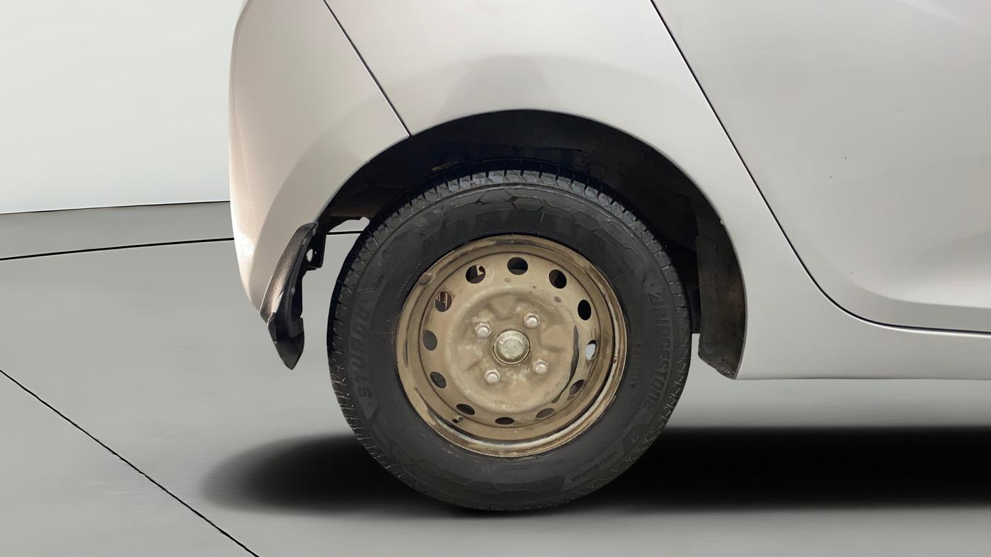 2016 Hyundai Eon ERA PLUS (O), Petrol, Manual, 1,36,063 km, Right Rear Wheel