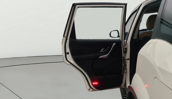 2018 Mahindra XUV500 W11 AT, Diesel, Automatic, 81,037 km, LHS Rear Door