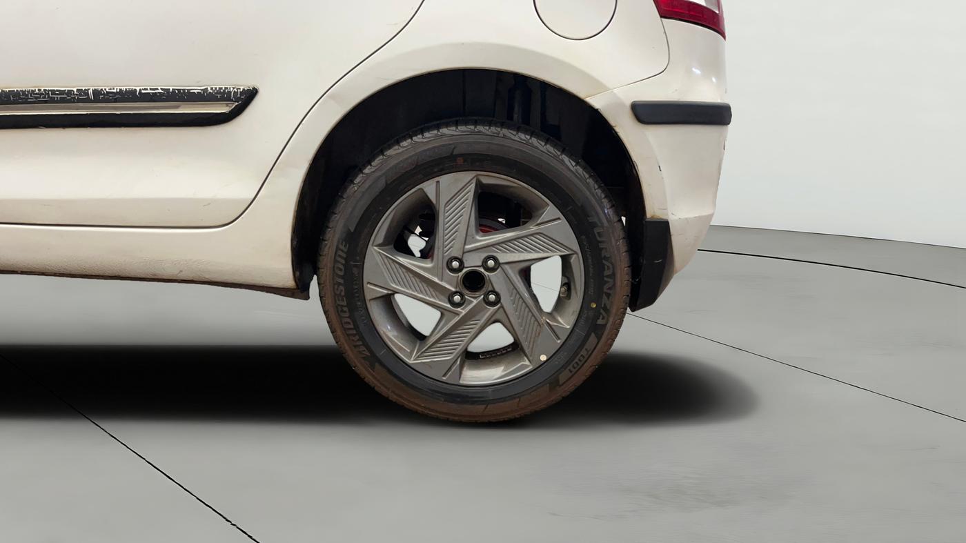 2016 Maruti Swift VXI, Petrol, Manual, 81,294 km, Left Rear Wheel