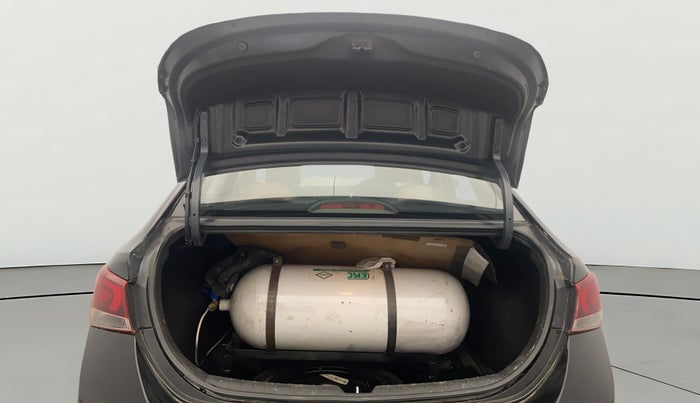 2019 Hyundai Verna 1.6 VTVT SX, CNG, Manual, 88,114 km, Boot Door Open