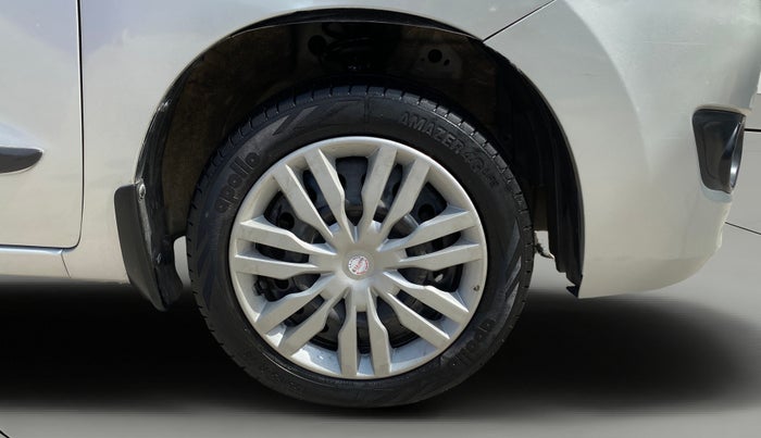 2017 Maruti Wagon R 1.0 VXI AMT, Petrol, Automatic, 79,458 km, Right Front Wheel