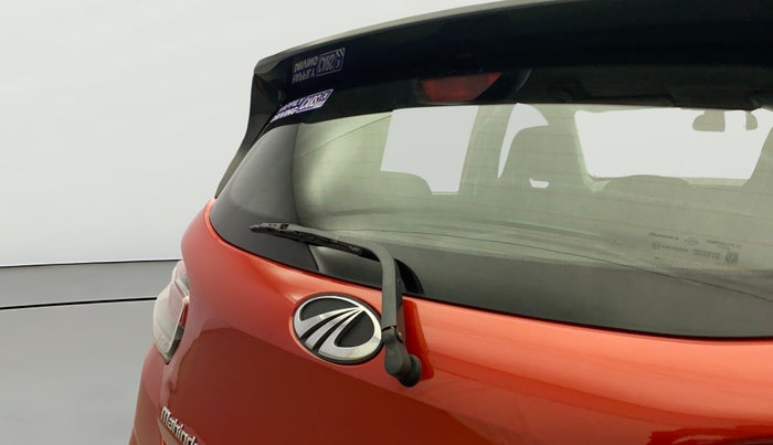 2017 Mahindra KUV 100 NXT K8 P 6 STR DUAL TONE, Petrol, Manual, 40,703 km, Rear Wiper