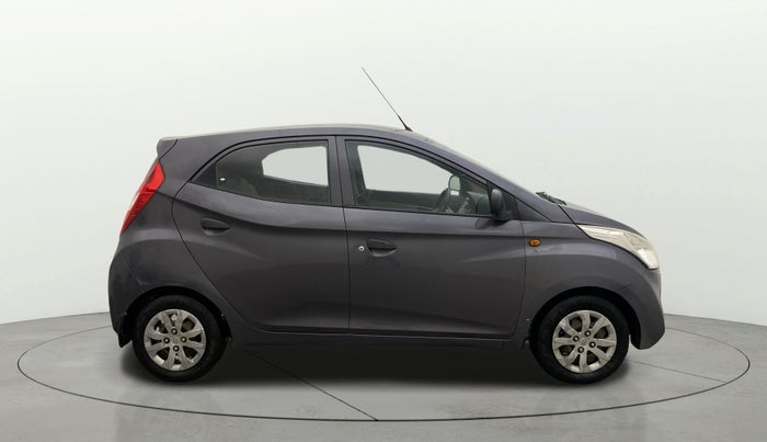 2016 Hyundai Eon MAGNA +, Petrol, Manual, 1,36,063 km, Right Side View
