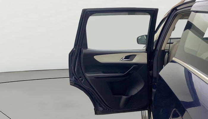 2022 Mahindra XUV700 AX 7 LUXURY D AWD AT 7 STR, Diesel, Automatic, 1,29,475 km, LHS Rear Door