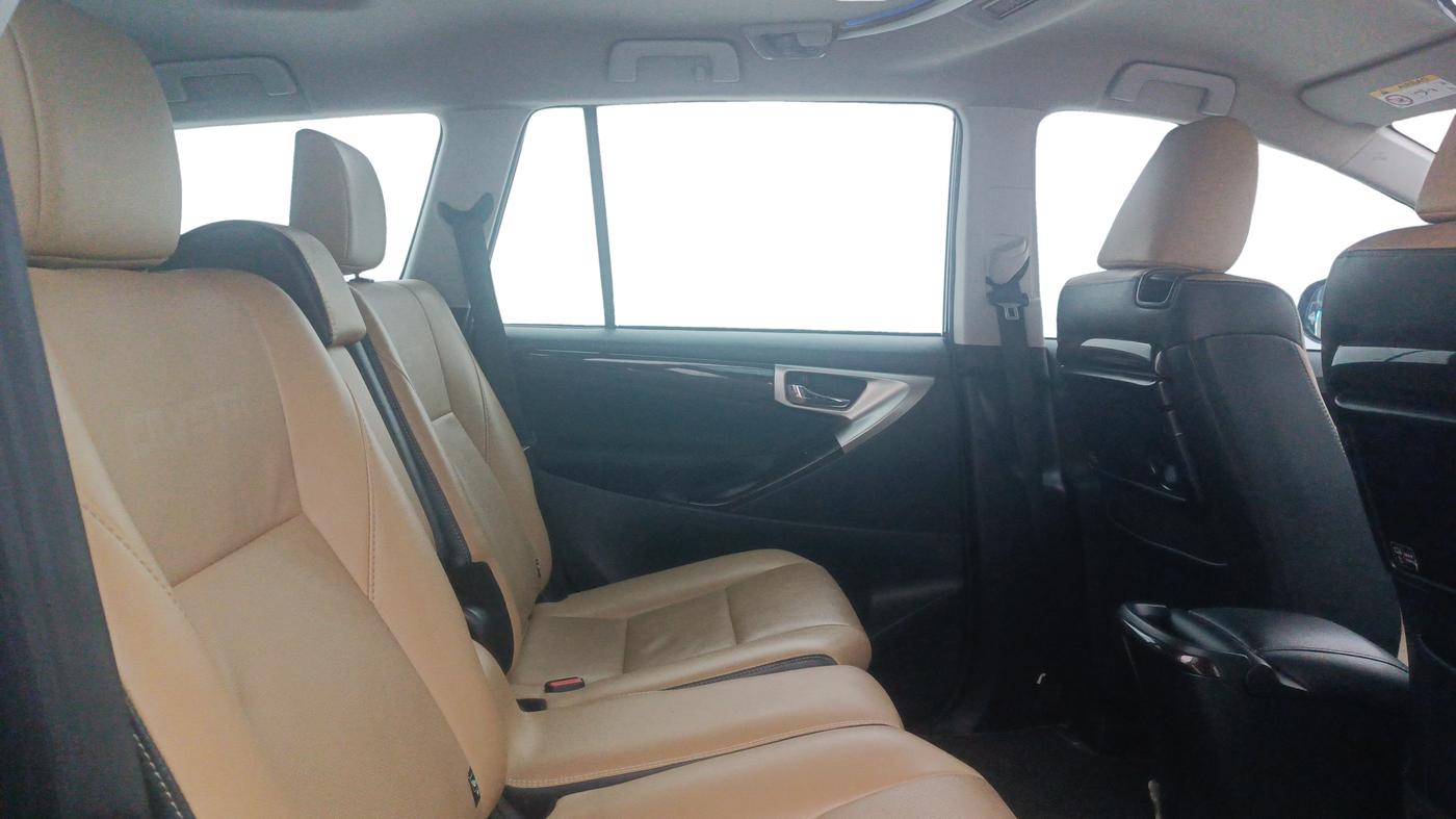 2021 Toyota Innova Crysta 2.4 ZX AT 7 STR, Diesel, Automatic, 44,410 km, Right Side Rear Door Cabin