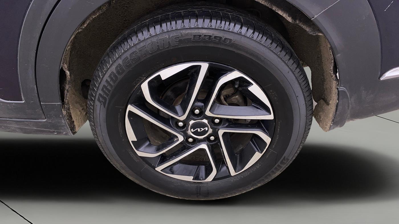 2022 KIA CARENS LUXURY PLUS 1.5 DIESEL AT 6 STR, Diesel, Automatic, 84,964 km, Left Rear Wheel