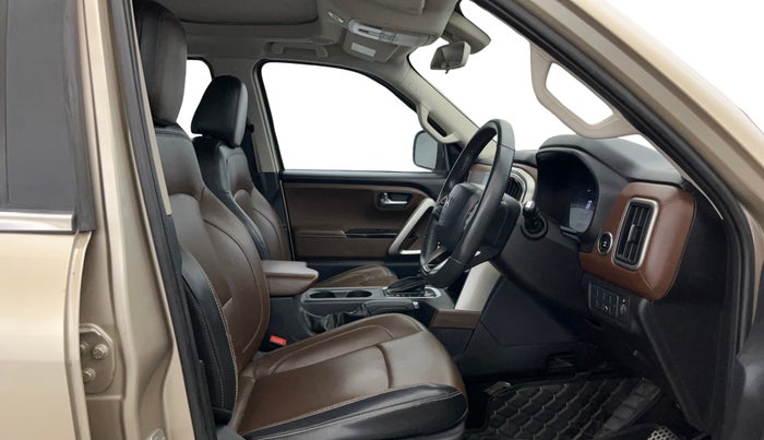2022 Mahindra SCORPIO-N Z8 L PETROL AT 6 STR, Petrol, Automatic, 82,038 km, Right Side Front Door Cabin