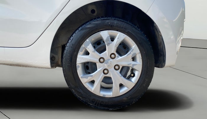2014 Hyundai Grand i10 MAGNA 1.2 KAPPA VTVT, Petrol, Manual, 1,15,838 km, Left Rear Wheel