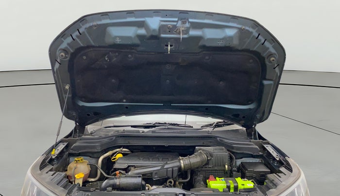 2019 Mahindra XUV300 W8 1.2 PETROL, Petrol, Manual, 84,109 km, Open Bonet