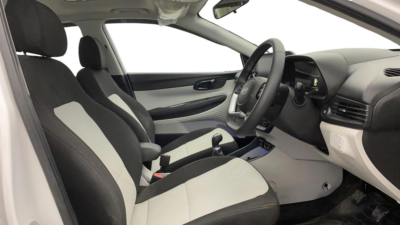 2024 Hyundai NEW I20 ASTA 1.2 MT, Petrol, Manual, 11,486 km, Right Side Front Door Cabin