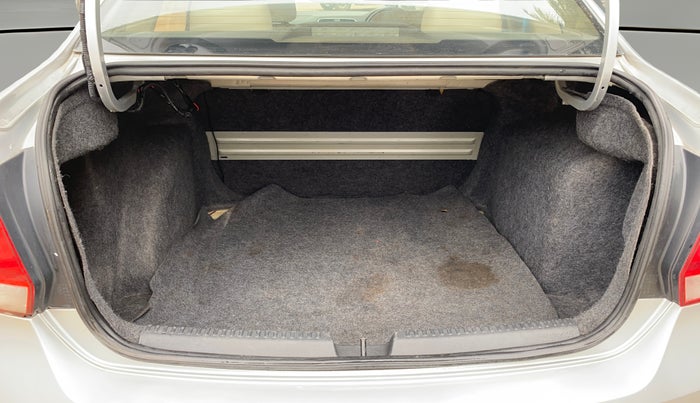 2014 Volkswagen Vento HIGHLINE PETROL AT, Petrol, Automatic, 1,05,011 km, Boot Open Zoomed View