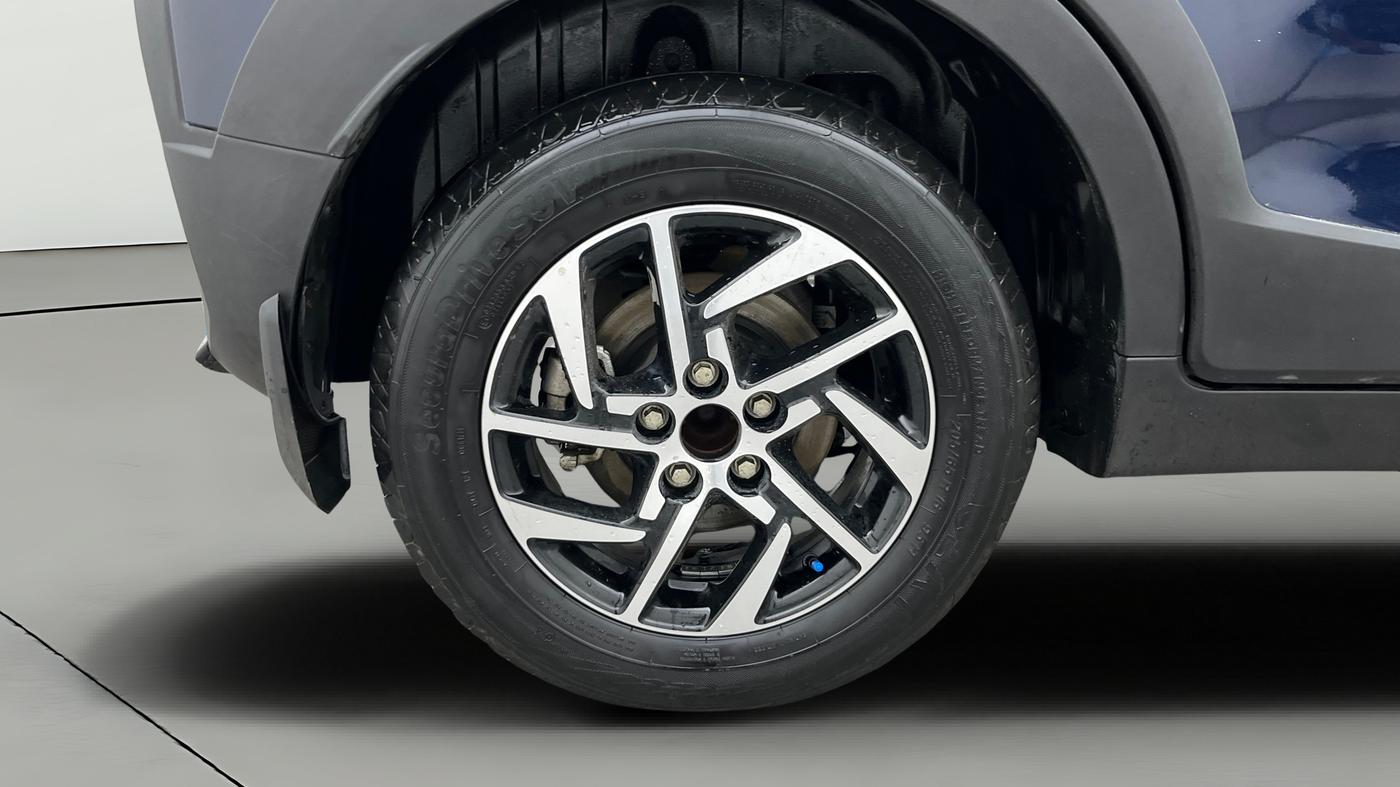 2024 Mahindra XUV 3XO AX5L 1.2 TGDi, Petrol, Manual, 25,170 km, Right Rear Wheel