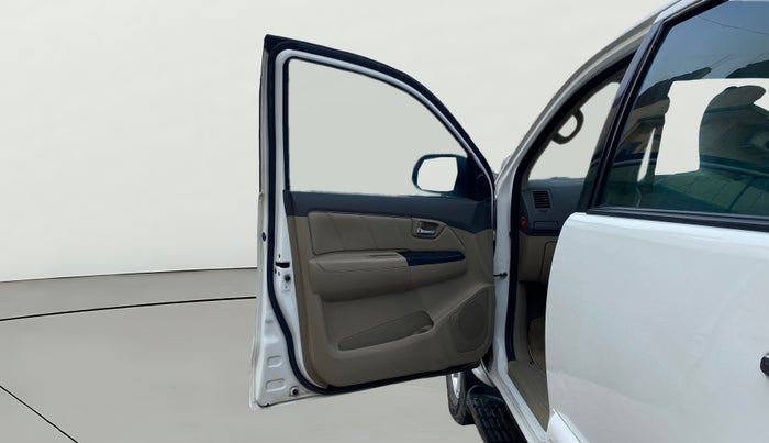 2013 Toyota Fortuner 3.0 4X4 MT, Diesel, Manual, 1,28,393 km, LHS Front Door