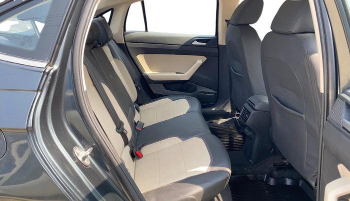 2023 Volkswagen VIRTUS TOPLINE TSI 1.0 MT, Petrol, Manual, 50,814 km, Right Side Rear Door Cabin