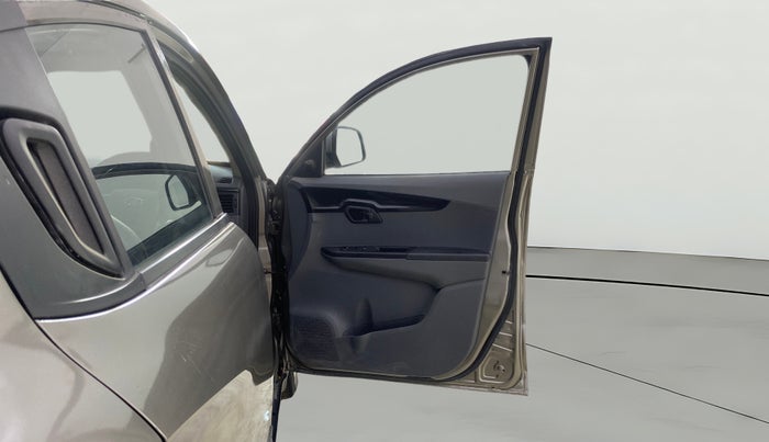 2017 Mahindra KUV 100 NXT K4+ P 6 STR, Petrol, Manual, 35,751 km, RHS Front Door