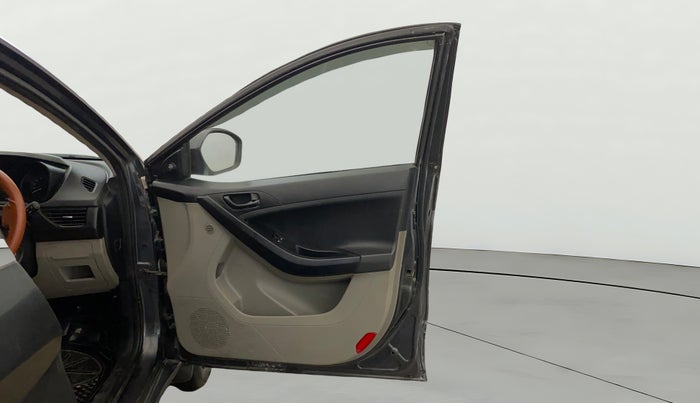 2018 Tata NEXON XE PETROL, Petrol, Manual, 72,411 km, RHS Front Door