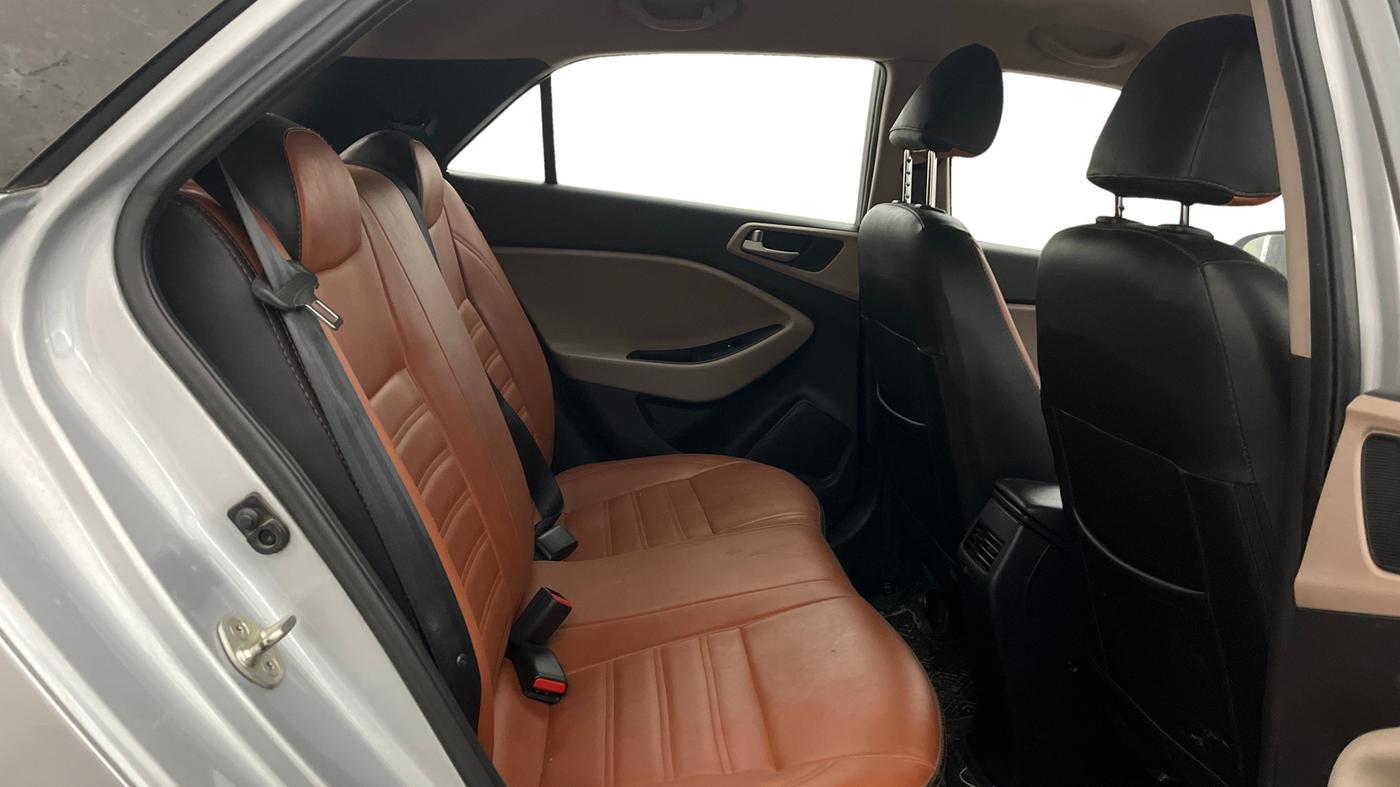 2019 Hyundai Elite i20 SPORTZ PLUS 1.2, Petrol, Manual, 84,749 km, Right Side Rear Door Cabin