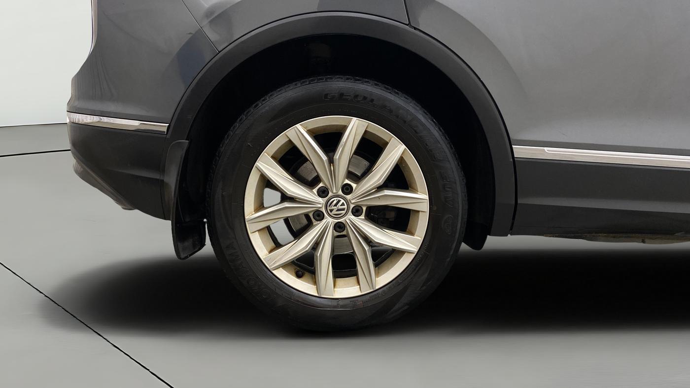 2018 Volkswagen TIGUAN HIGHLINE TDI AT, Diesel, Automatic, 1,39,797 km, Right Rear Wheel