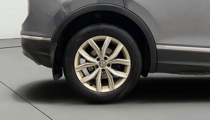 2018 Volkswagen TIGUAN HIGHLINE TDI AT, Diesel, Automatic, 1,41,504 km, Right Rear Wheel