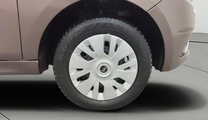 2016 Tata Tiago XZ PETROL, CNG, Manual, 58,495 km, Right Front Wheel
