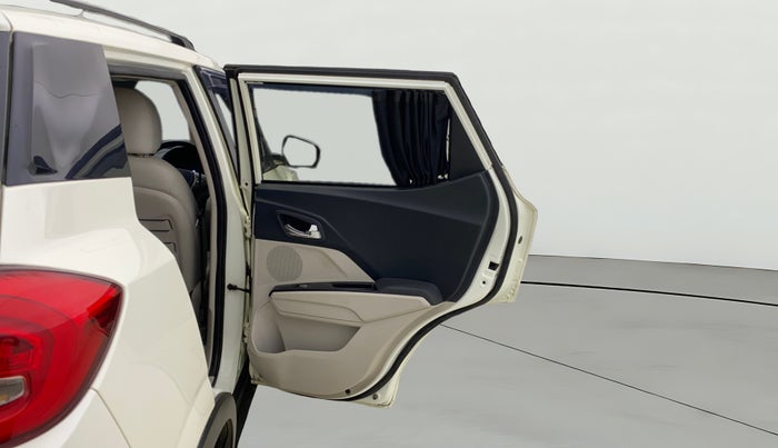 2021 Mahindra XUV300 W8 (O) 1.2 PETROL AMT, Petrol, Automatic, 46,170 km, RHS Rear Door