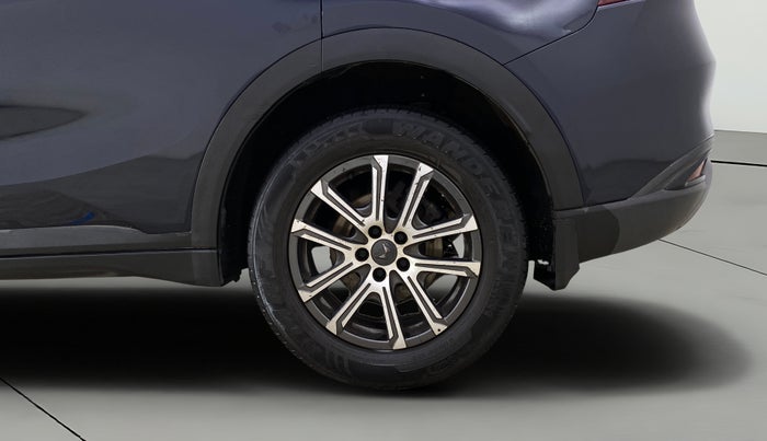 2022 Mahindra XUV700 AX 7 LUXURY P AT 7 STR, Petrol, Automatic, 89,205 km, Left Rear Wheel