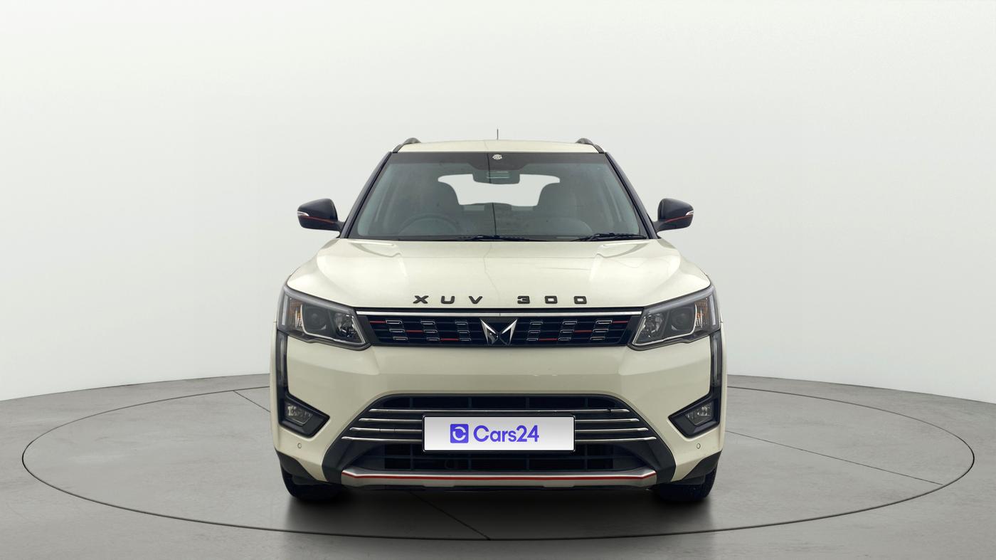 2023 Mahindra XUV300 W8 (O) 1.2 PETROL, Petrol, Manual, 27,386 km, Front