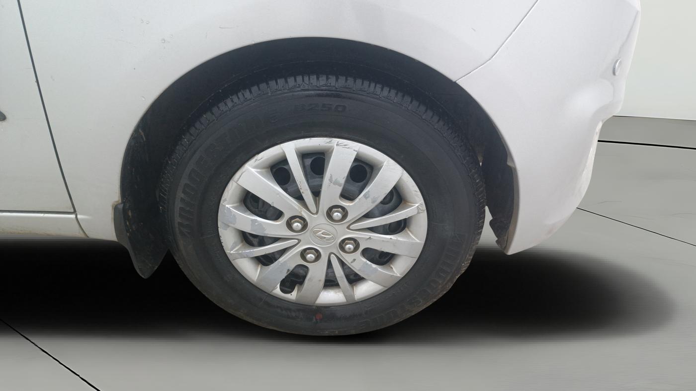 2013 Hyundai i10 SPORTZ 1.1, Petrol, Manual, 18,864 km, Right Front Wheel