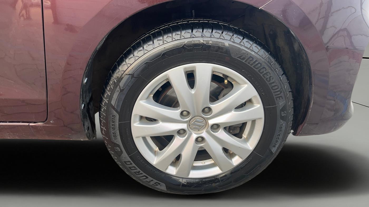2017 Maruti Ertiga VDI SHVS, Diesel, Manual, 1,37,464 km, Right Front Wheel