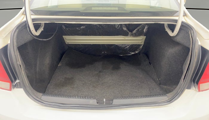 2013 Volkswagen Vento HIGHLINE DIESEL 1.6, Diesel, Manual, 70,042 km, Boot Open Zoomed View