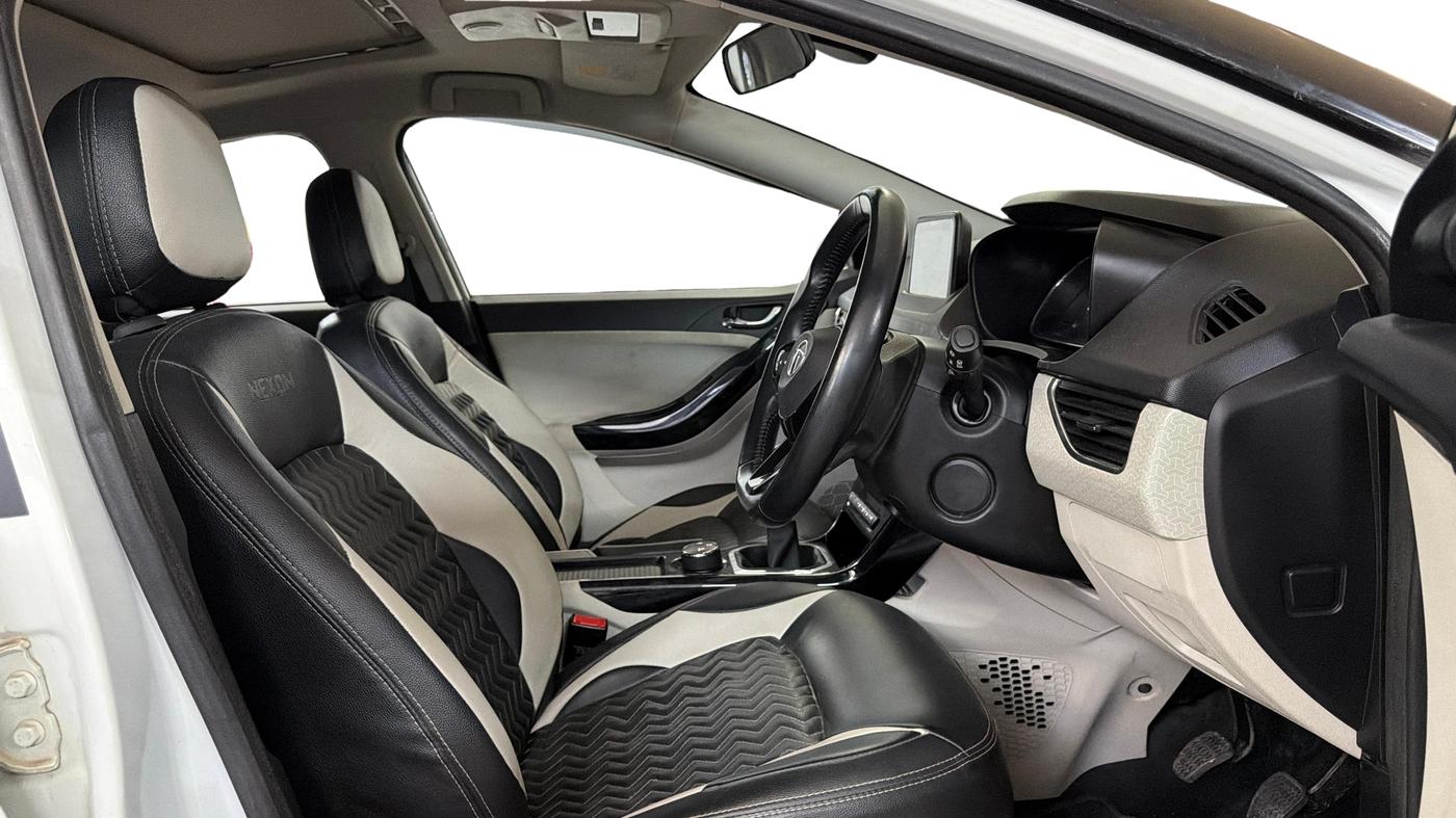 2022 Tata NEXON XZ PLUS (O) PETROL, Petrol, Manual, 31,003 km, Right Side Front Door Cabin
