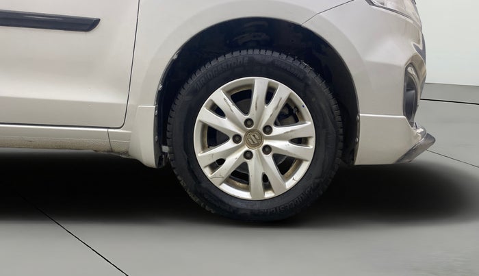 2017 Maruti Ertiga ZXI+, Petrol, Manual, 57,317 km, Right Front Wheel