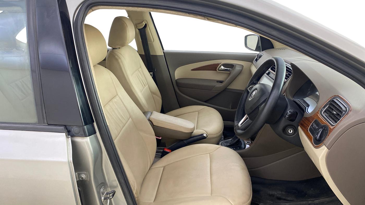 2014 Skoda Rapid 1.6 MPI AMBITION PLUS AT, Petrol, Automatic, 62,551 km, Right Side Front Door Cabin